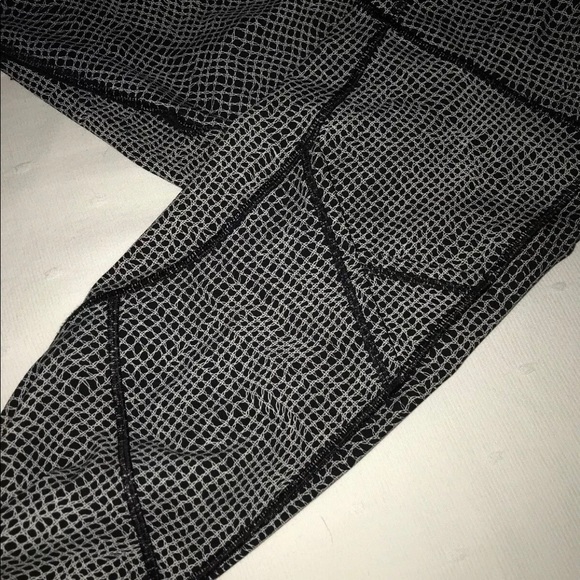 Lululemon leggings size 4 - Picture 5 of 6